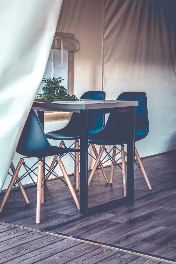Glamping Pod Gwiazdami Pietrusza Wola Hotel ภายนอก รูปภาพ